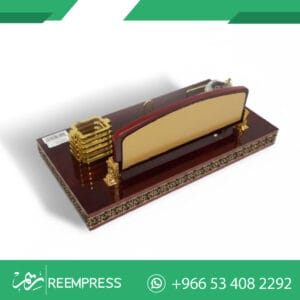 كتابة الاسم على لوحة المكتب